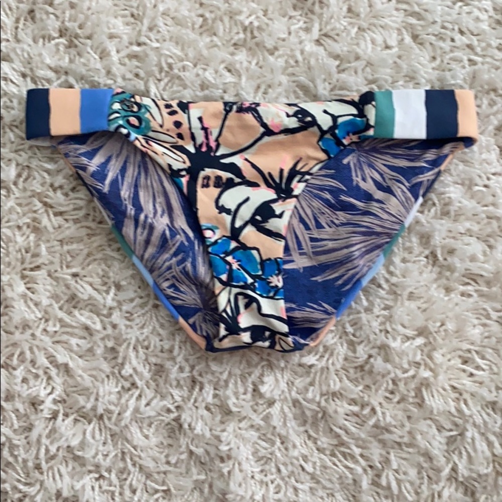 Maaji Swimsuit bottoms!!